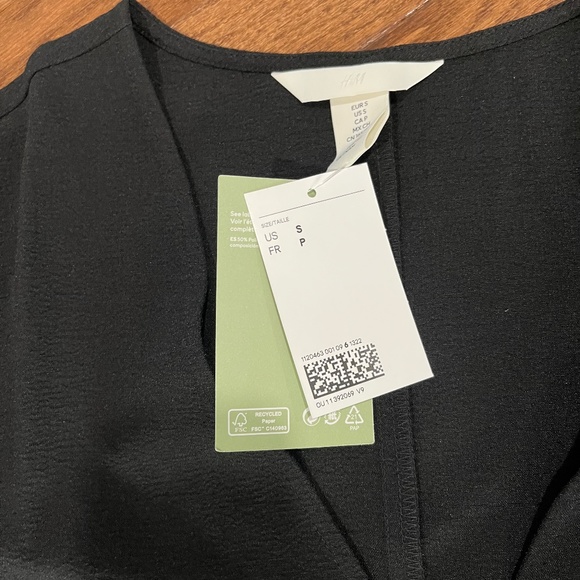 NWT H&M Women's V-Neck Black Dress - Picture 11 of 12